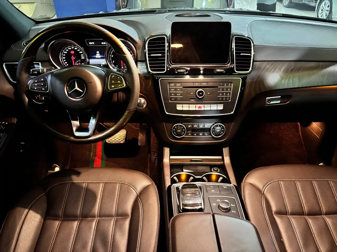 Mercedes-Benz GLE 2017 — Photo 8/14