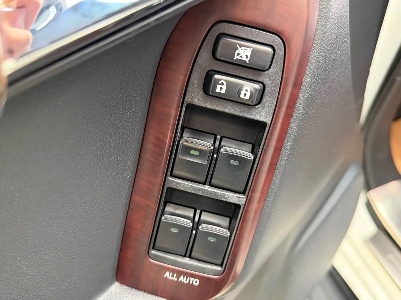 Toyota Prado 2014 — Photo 9/16