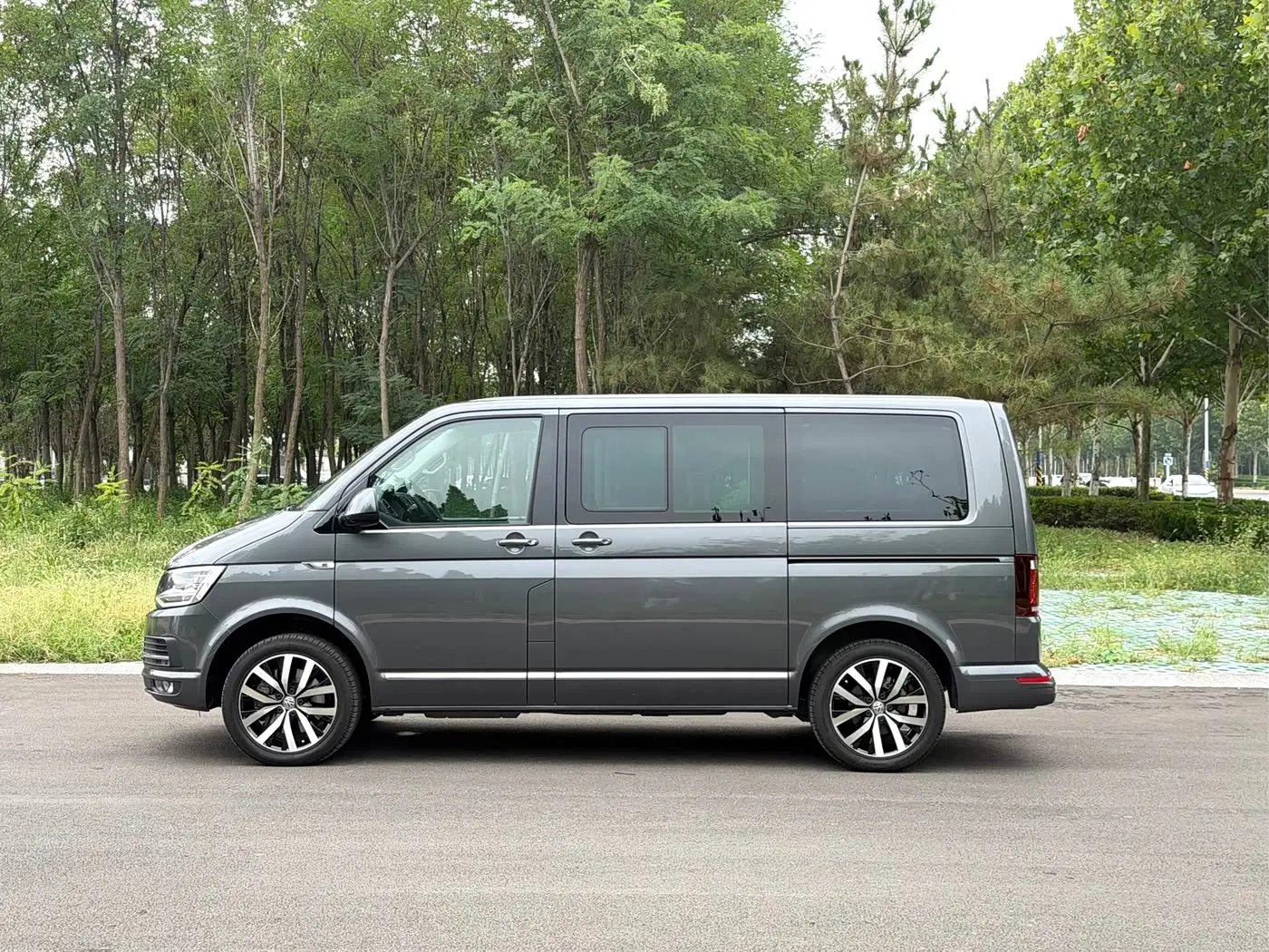 Volkswagen Multivan 2018 — Photo 4/20