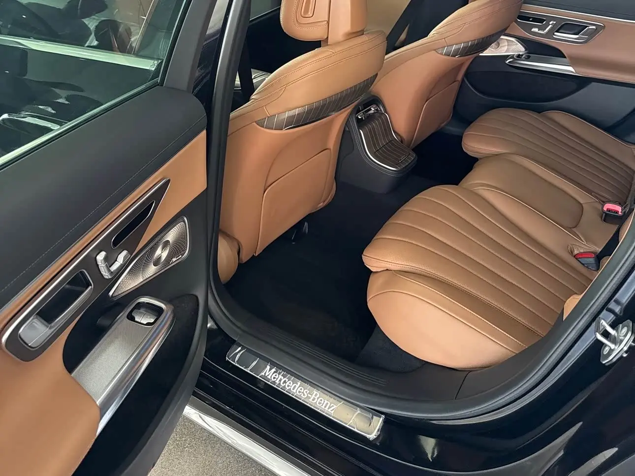 Mercedes-Benz E-Class 2024 — Photo 7/12