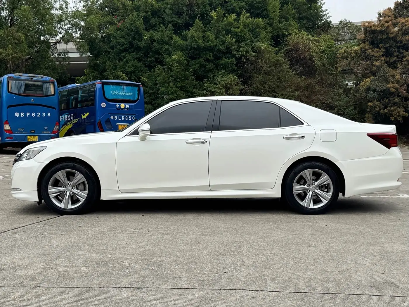 Toyota Crown 2015 — Photo 4/15