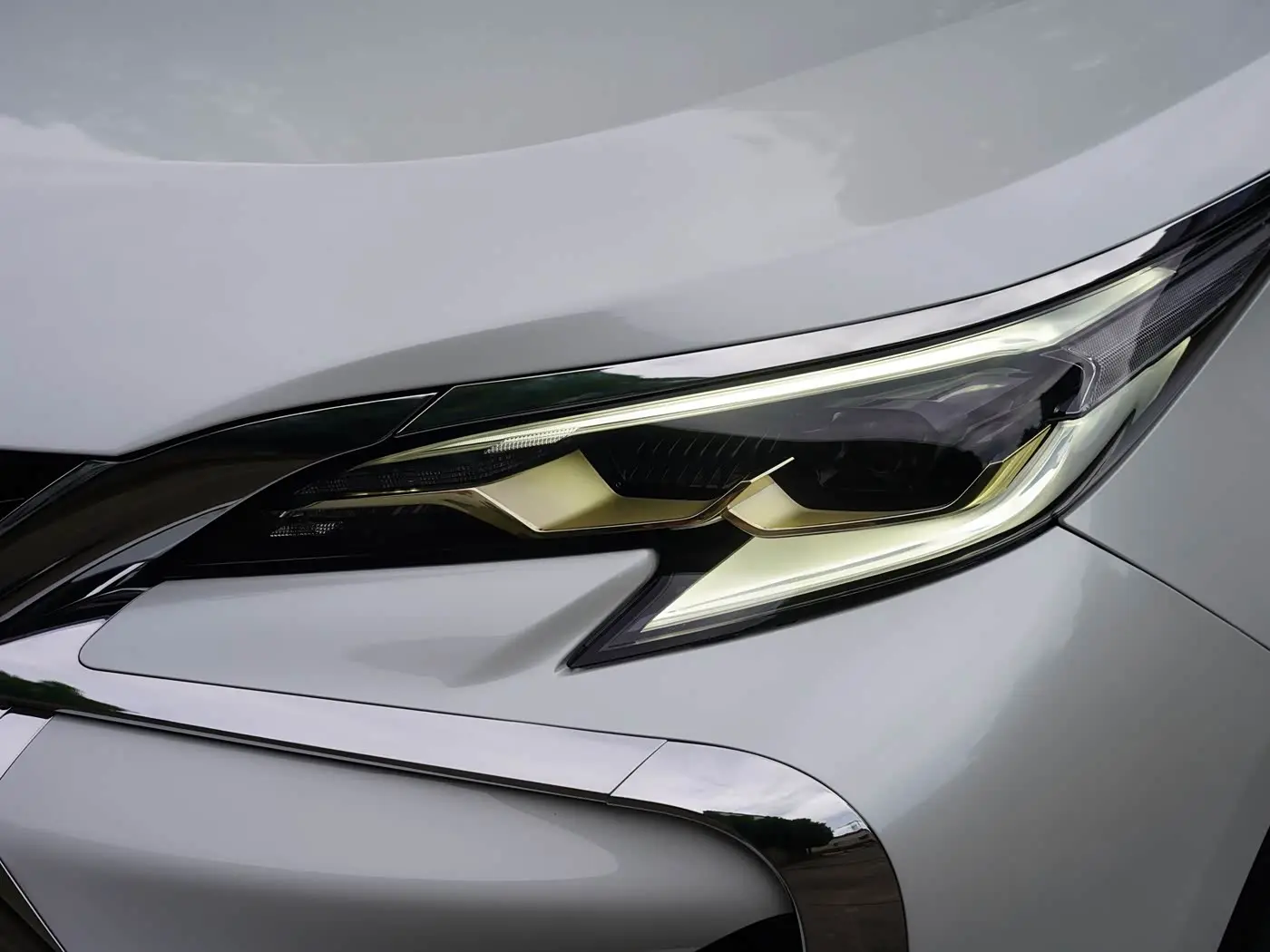 Toyota Granvia 2025 — Photo 10/20