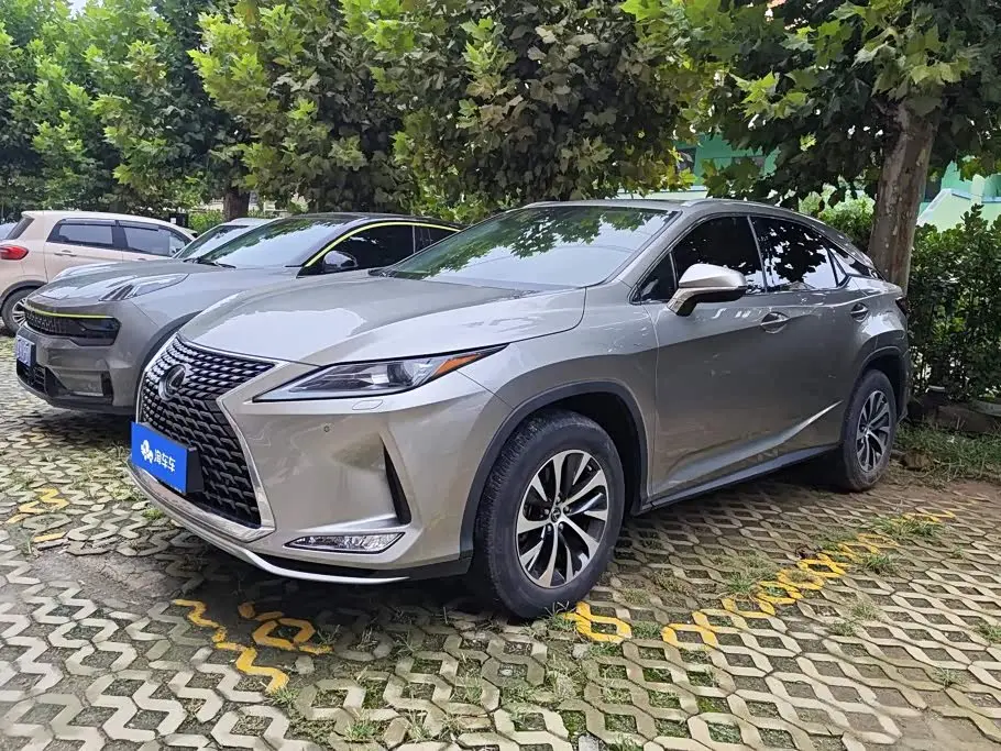 Lexus RX 2022 — Фото 1/16