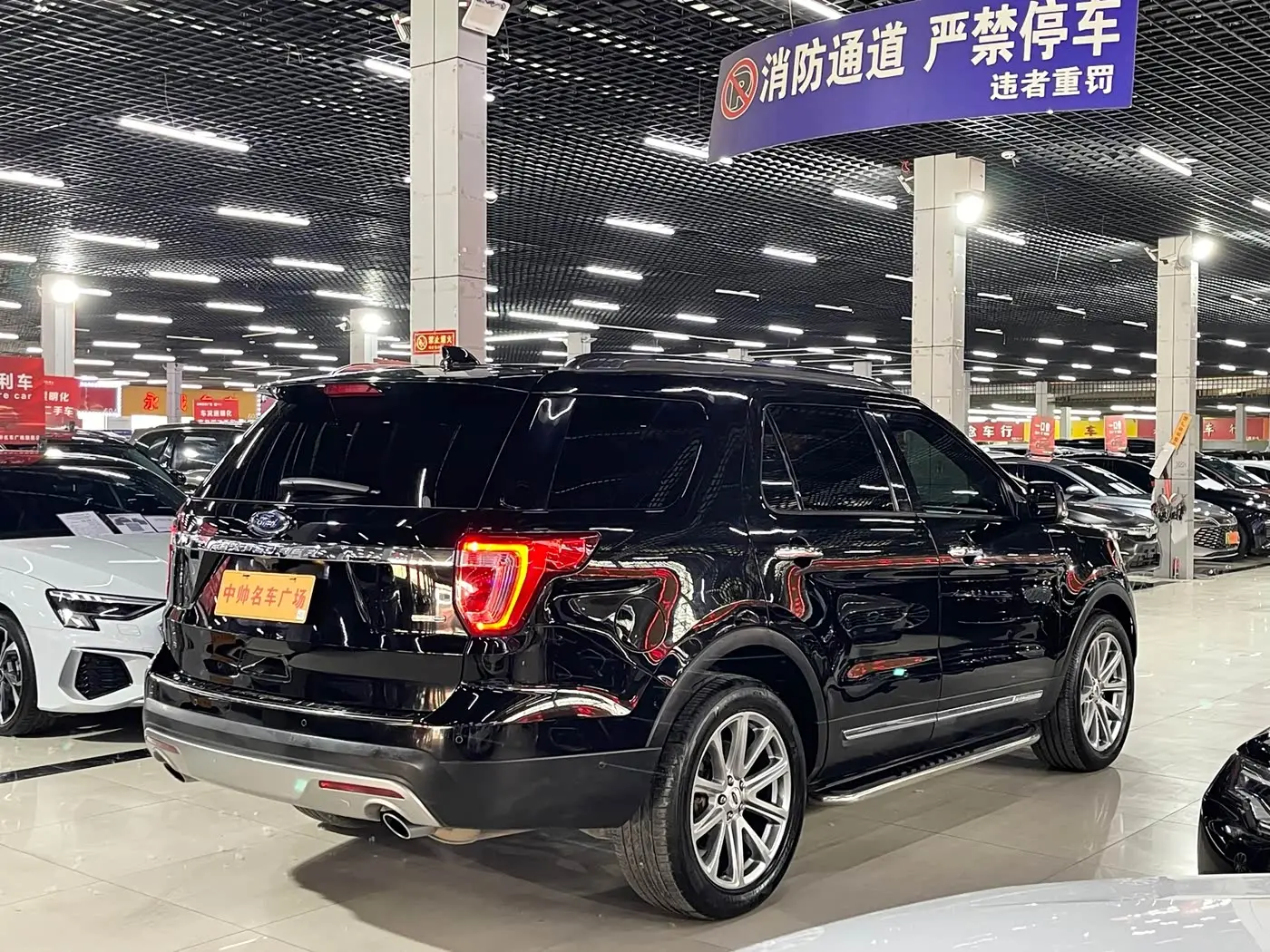 Ford Explorer 2018 — Photo 6/11