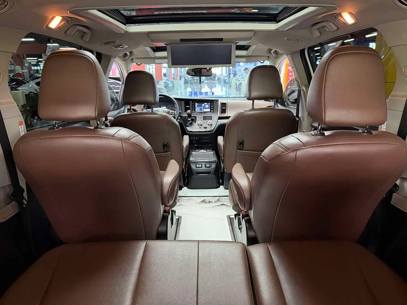 Toyota Sienna 2018 — Photo 17/20