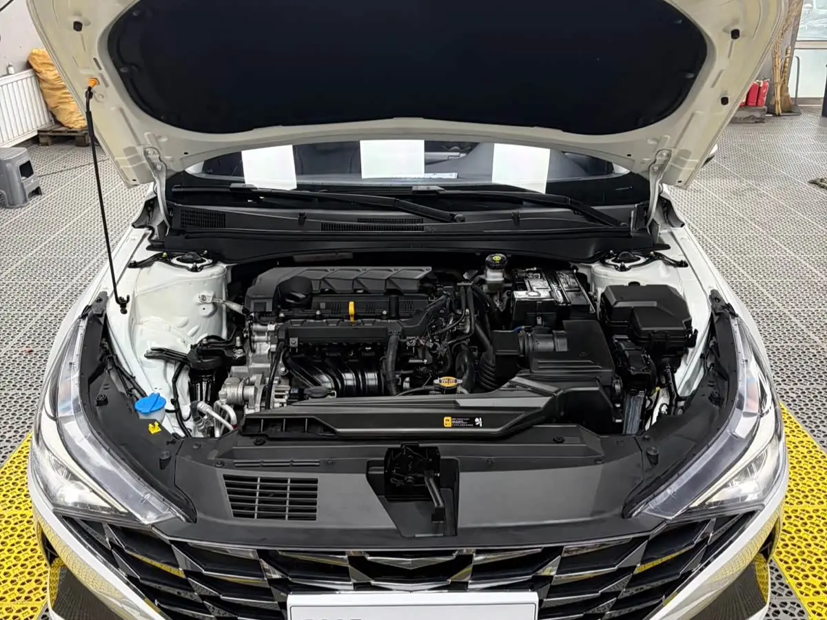 Hyundai Elantra 2022 — Фото 10/20