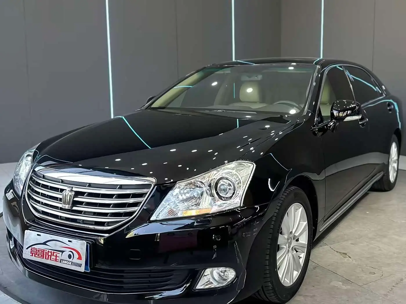 Toyota Crown 2012 — Photo 1/12