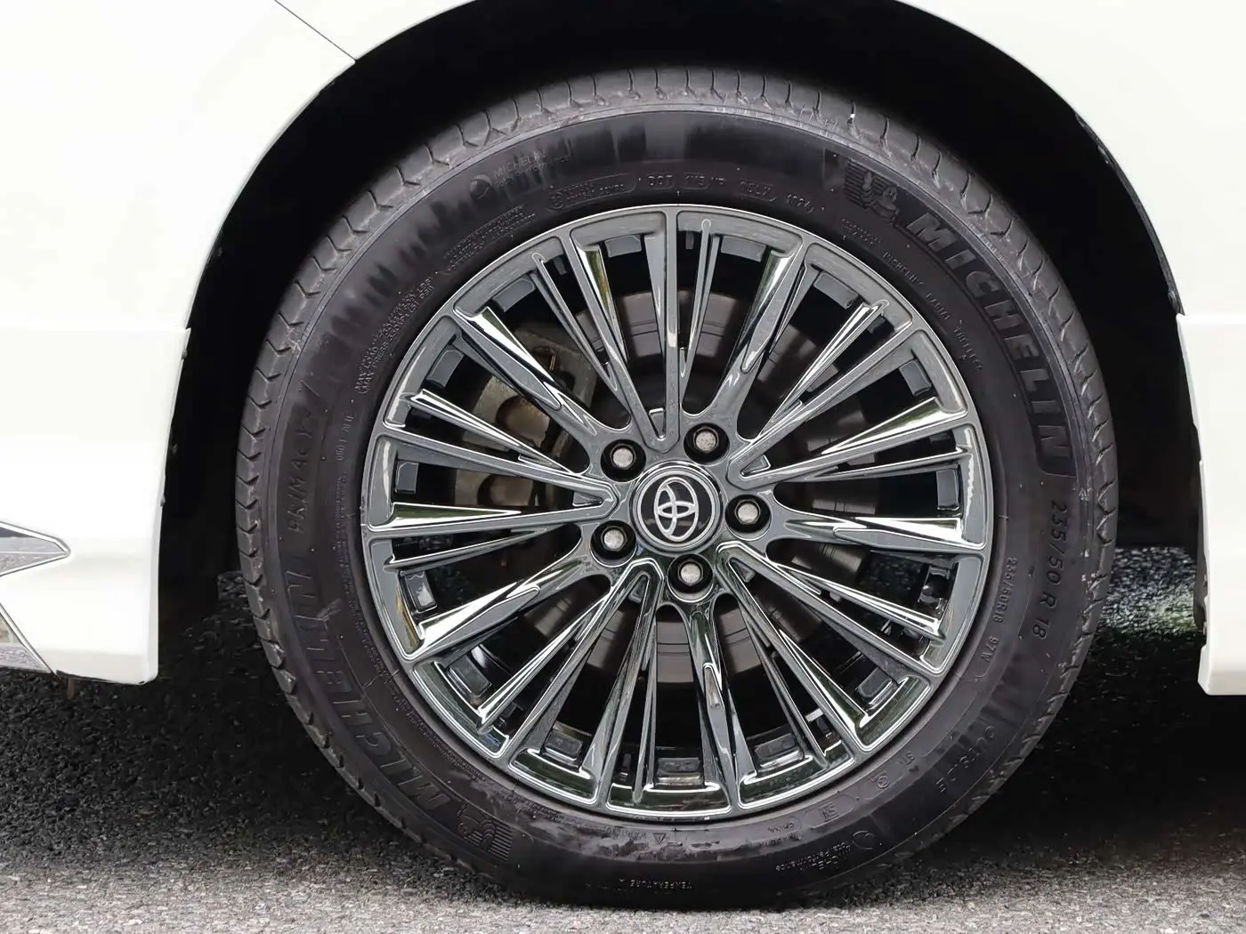 Toyota Alphard 2018 — Фото 9/16