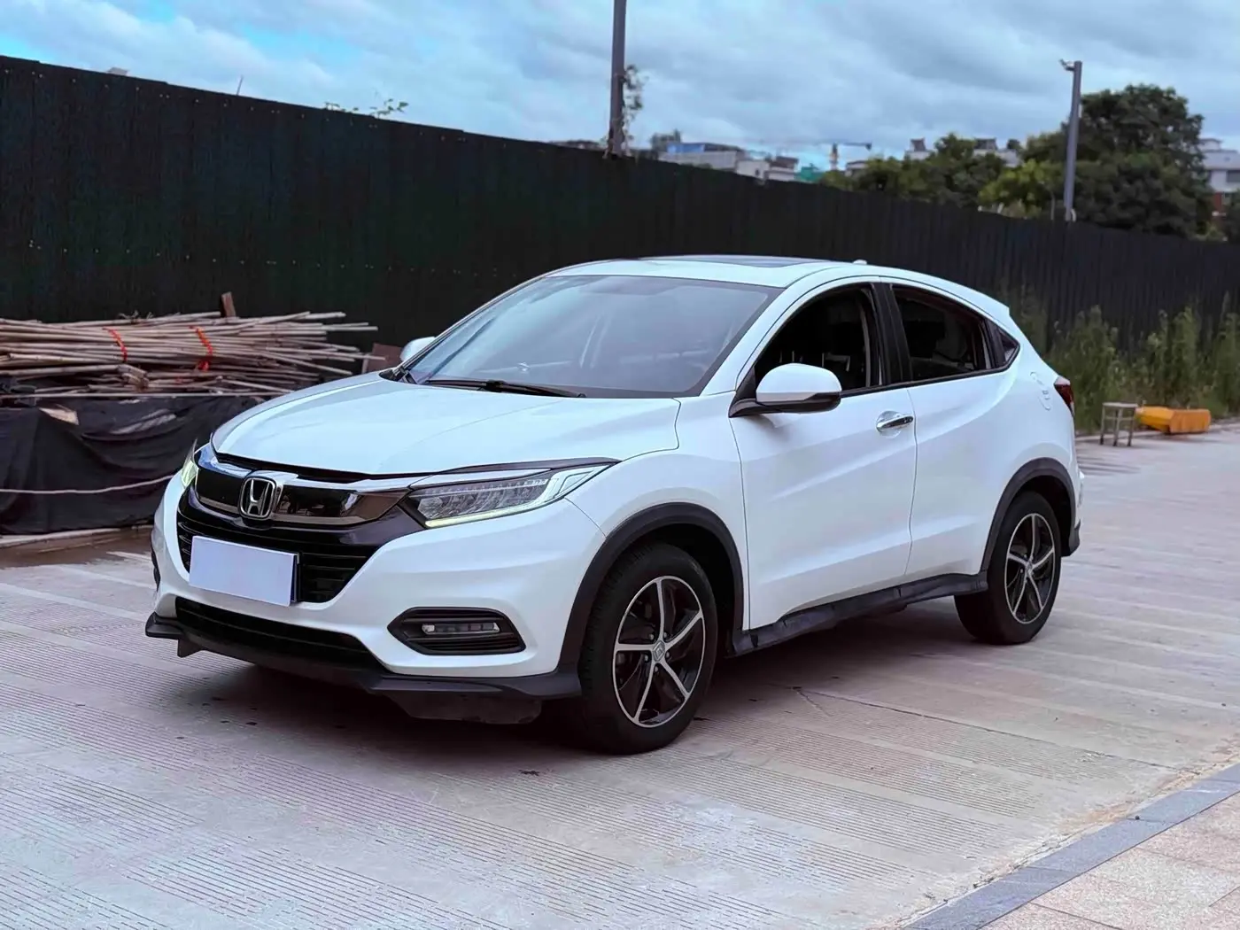 Honda Vezel 2021 — Фото 1/10