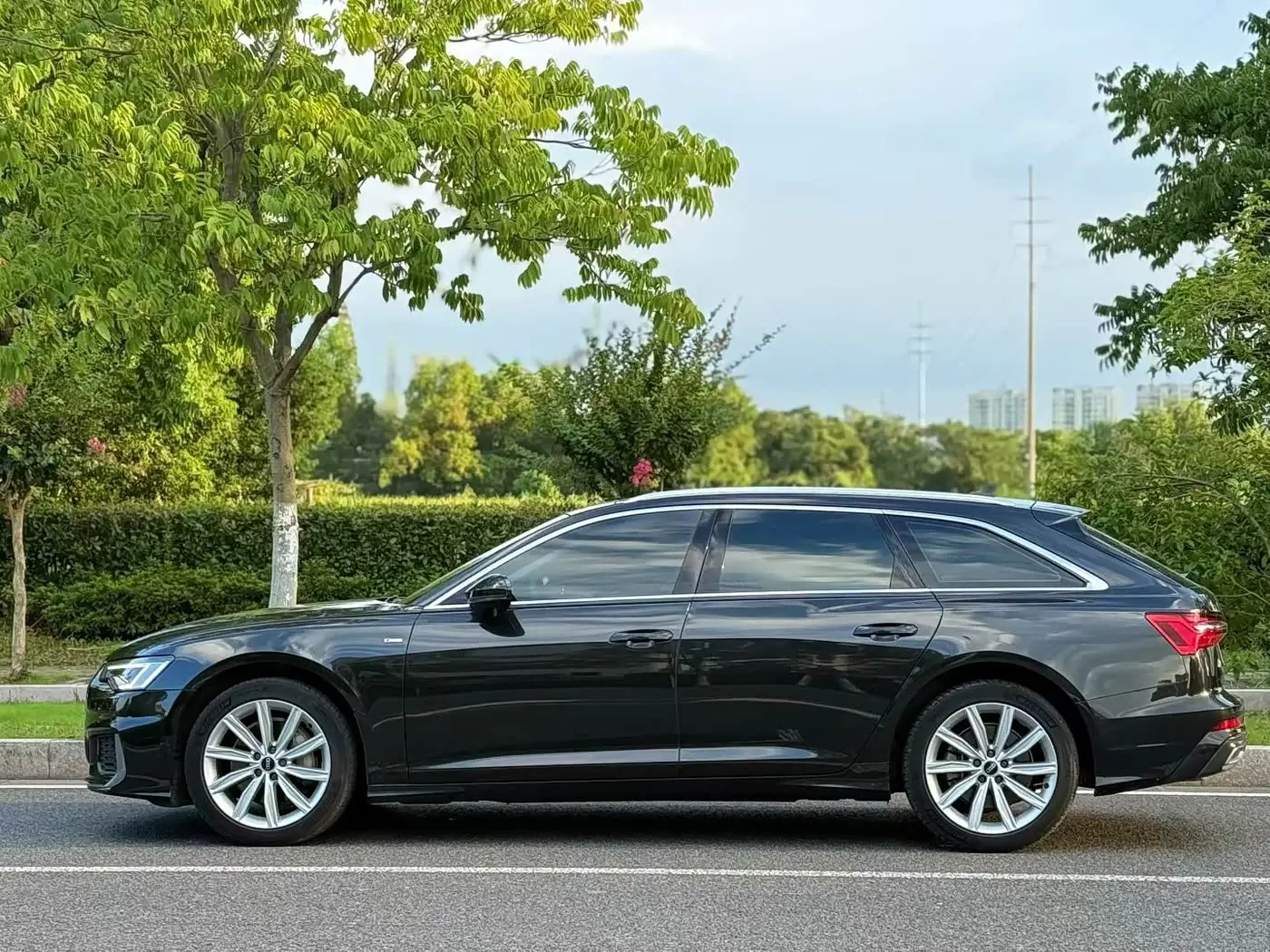 Audi A6 2021 — Photo 6/18