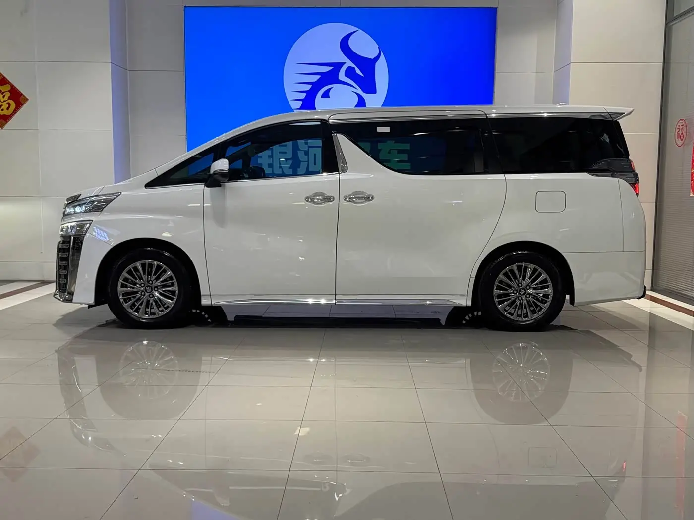 Toyota Vellfire 2021 — Фото 4/17