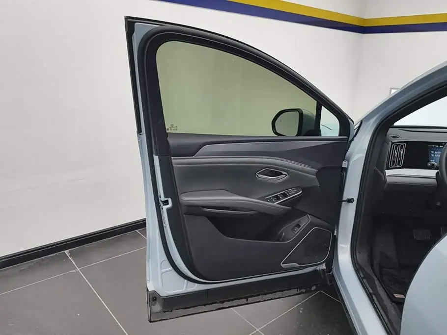BYD Song L DM-i 2025 — Photo 7/16