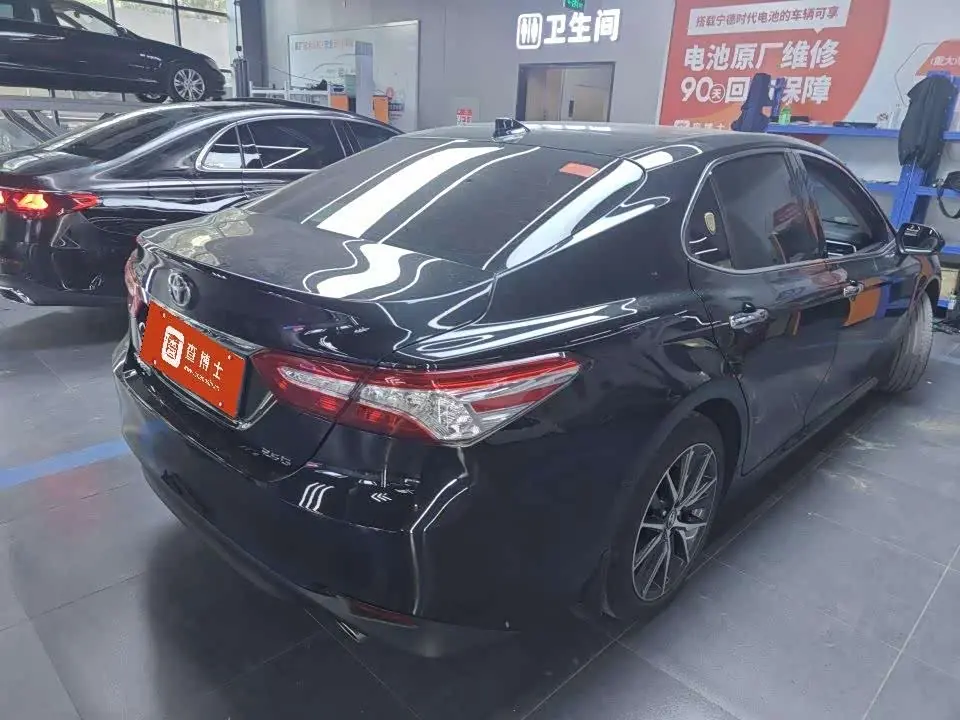 Toyota Camry 2023 — Фото 3/10