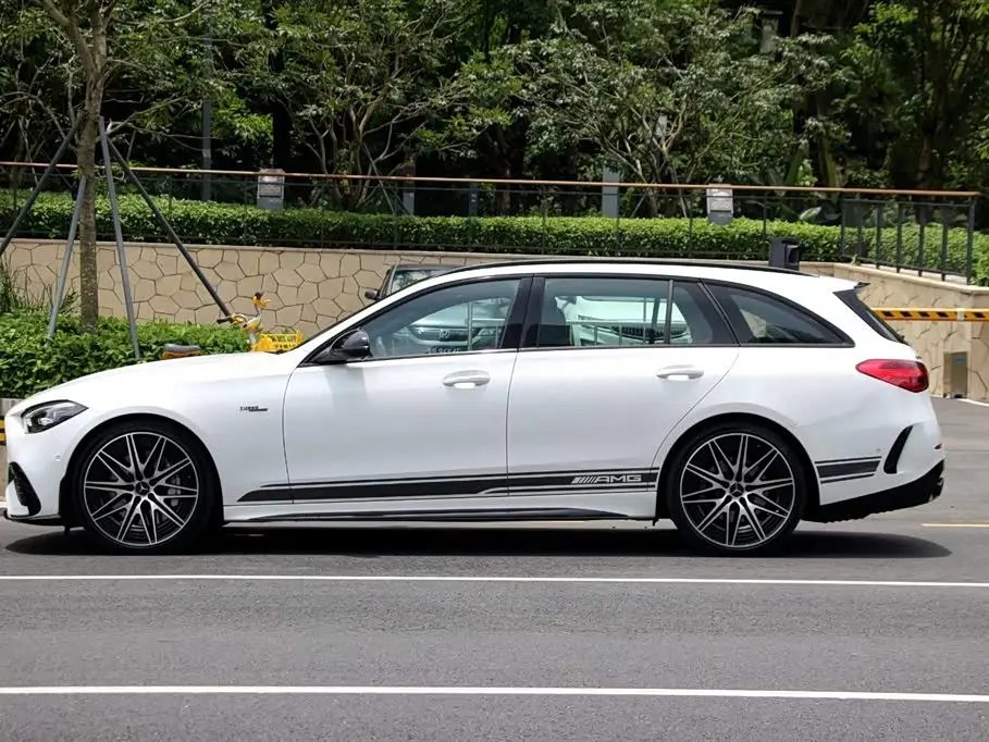 Mercedes-Benz C-Class AMG 2025 — Фото 3/15