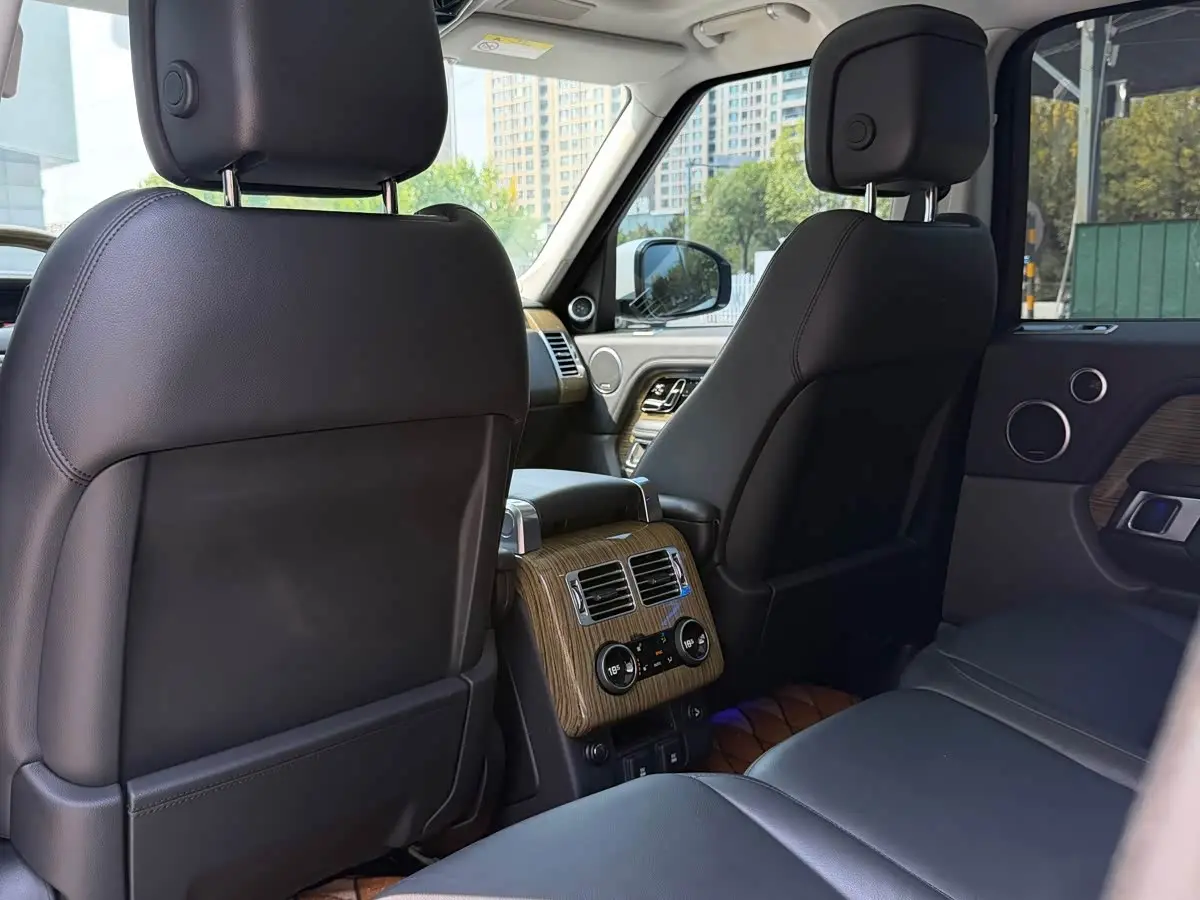 Land Rover Range Rover 2020 — Photo 11/16