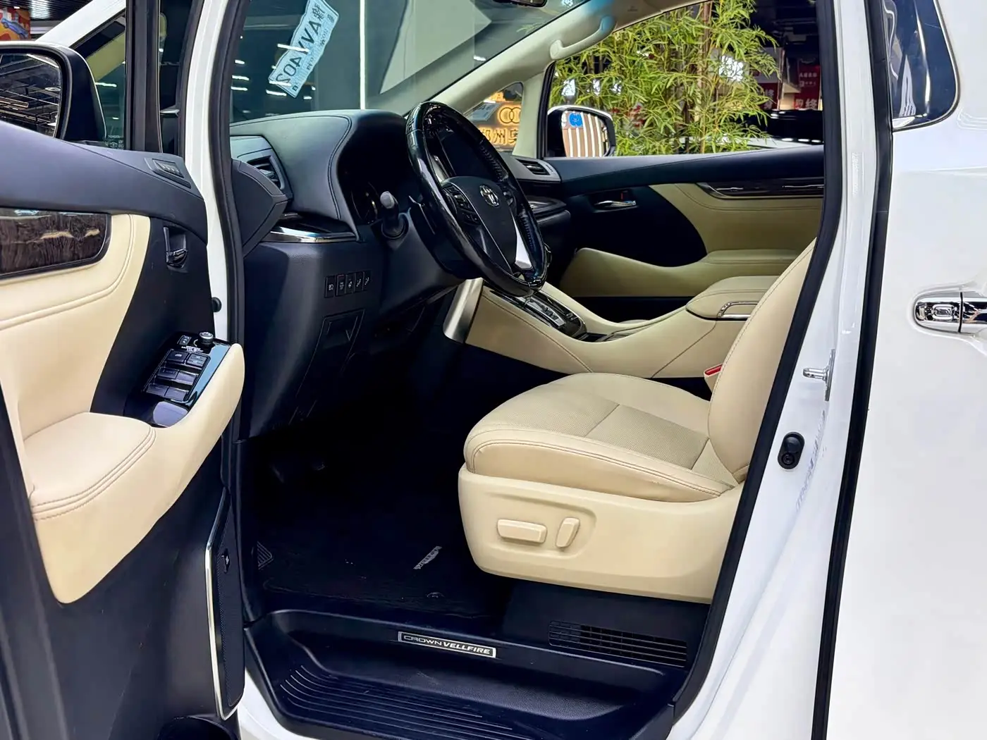Toyota Vellfire 2022 — Photo 4/20