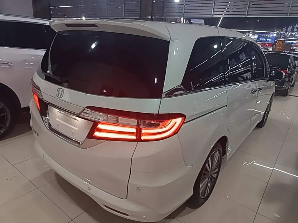 Honda Odyssey 2018 — Şəkil 7/20