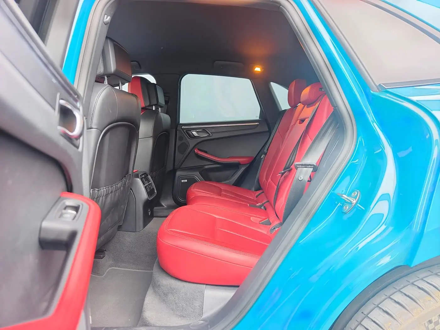 Porsche Macan 2021 — Photo 9/12
