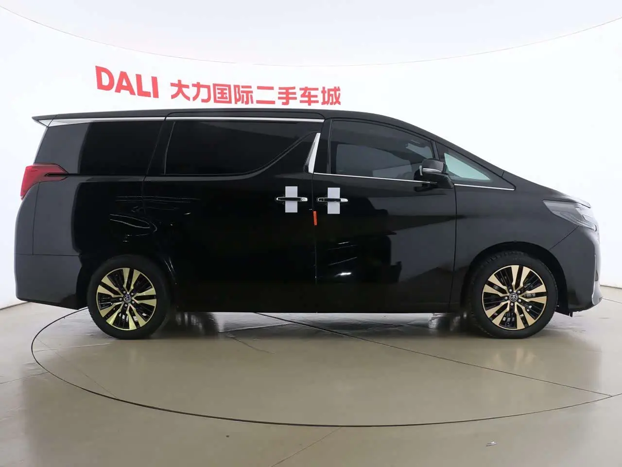Toyota Alphard 2018 — Photo 4/20