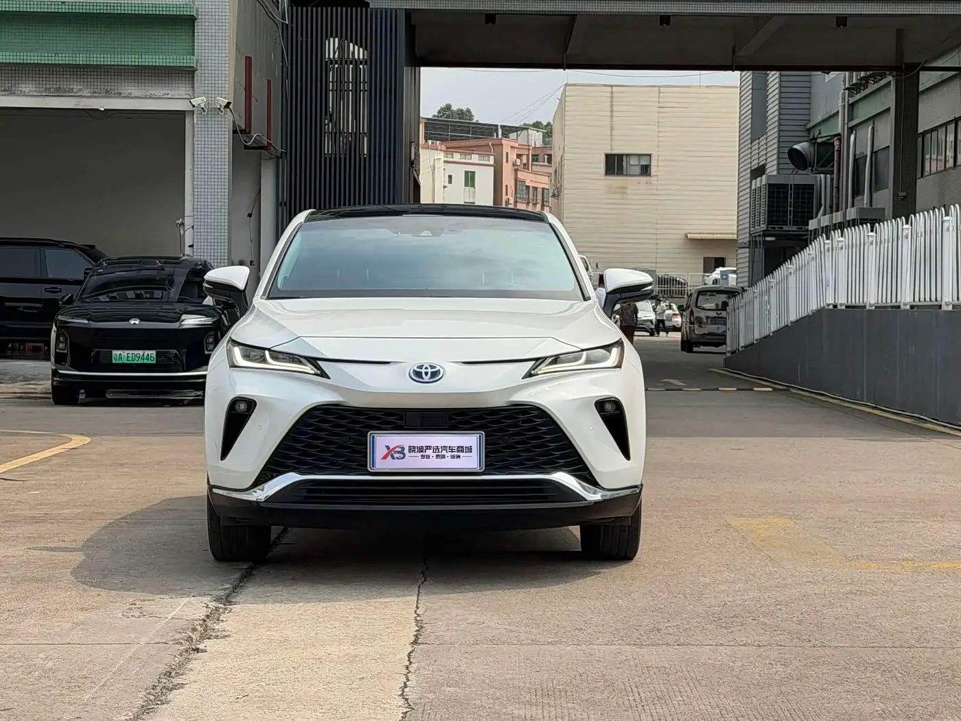 Toyota Venza 2023 — ფოტო 2/20