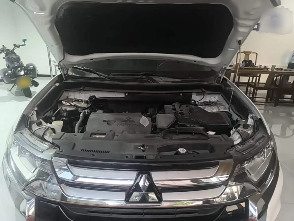 Mitsubishi Outlander 2018 — Şəkil 20/20