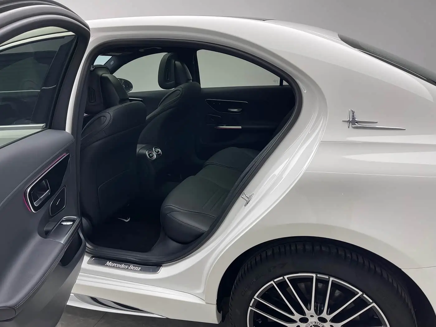 Mercedes-Benz C-Class 2023 — Фото 17/20