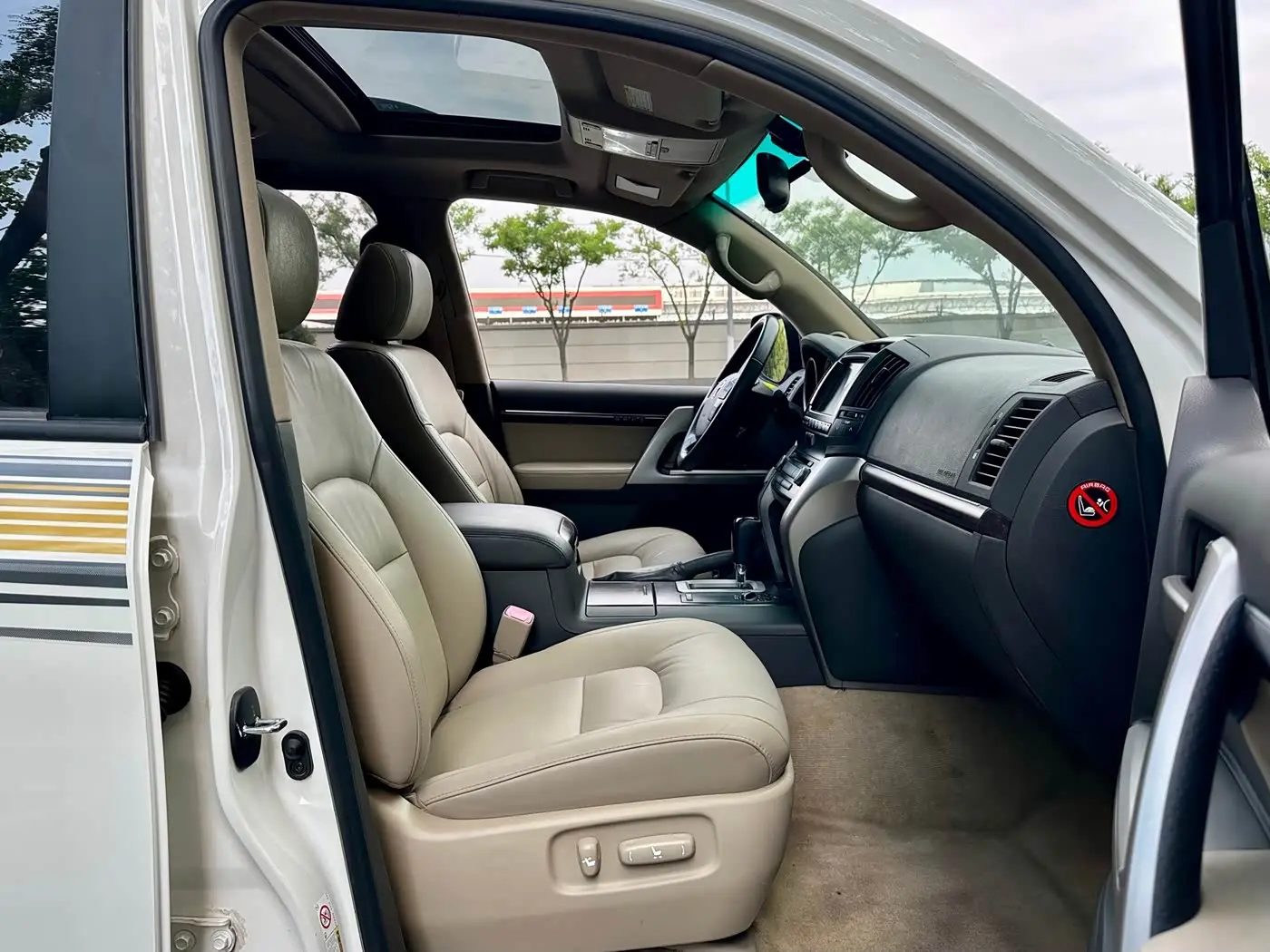 Toyota Land Cruiser 2010 — Photo 15/17