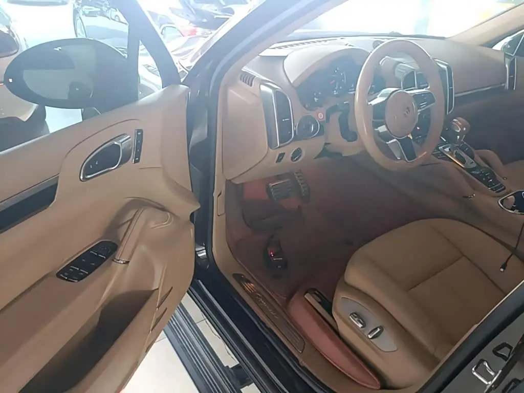 Porsche Cayenne 2018 — Şəkil 16/20