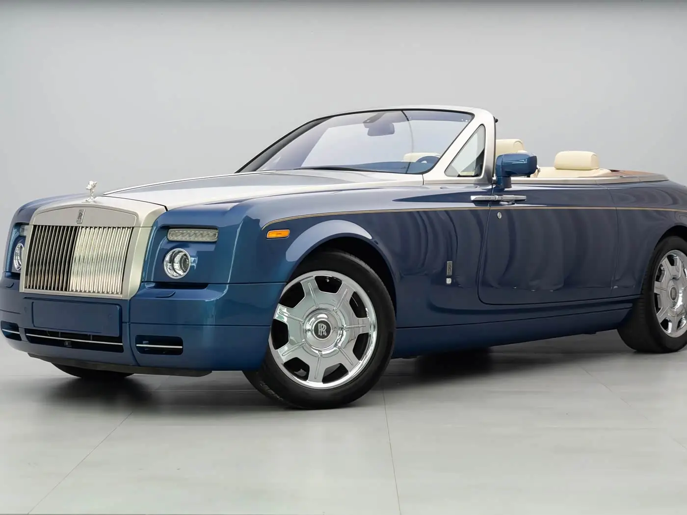 Rolls-Royce Phantom 2010 — Фото 1/20