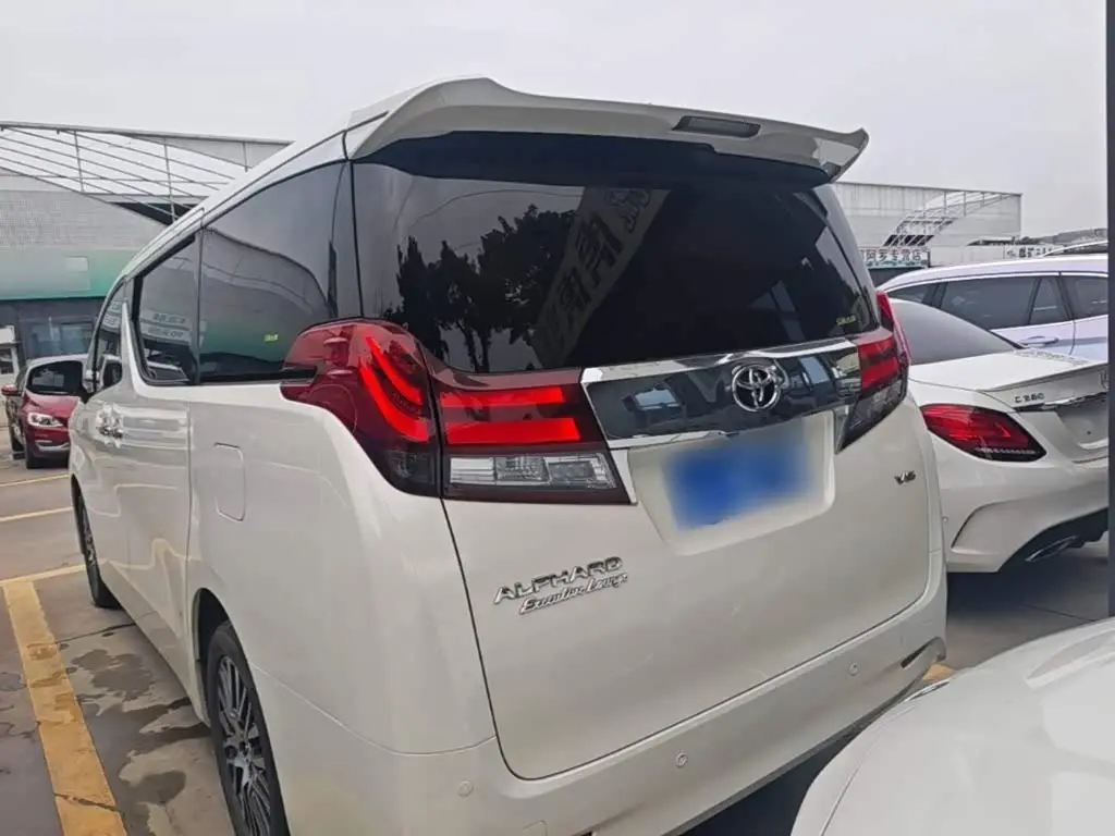 Toyota Alphard 2017 — Photo 5/20