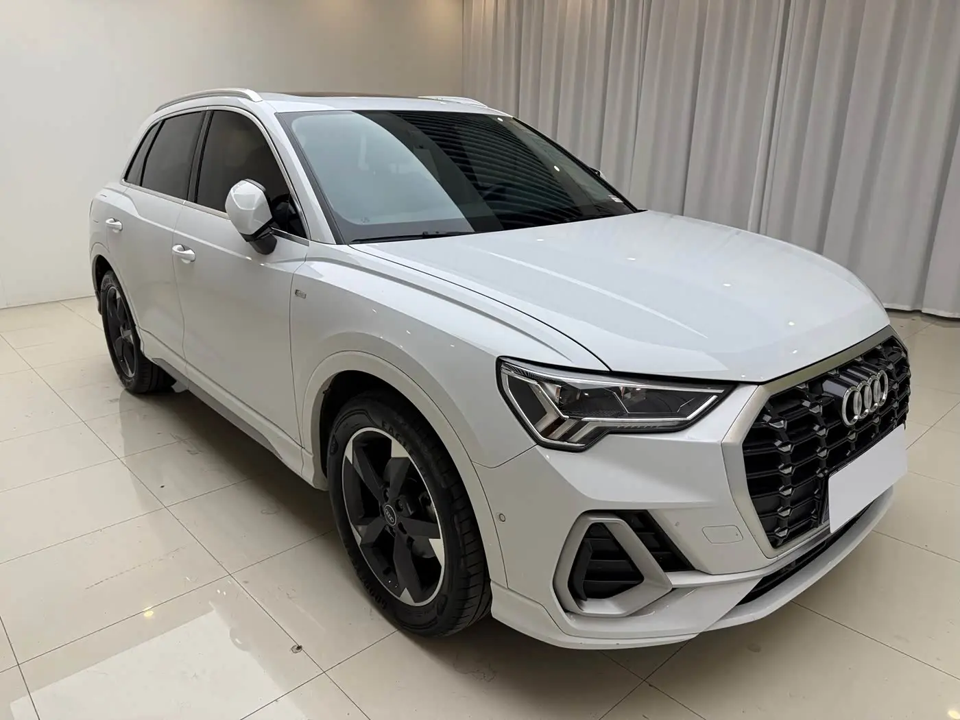 Audi Q3 2022 — Photo 3/14