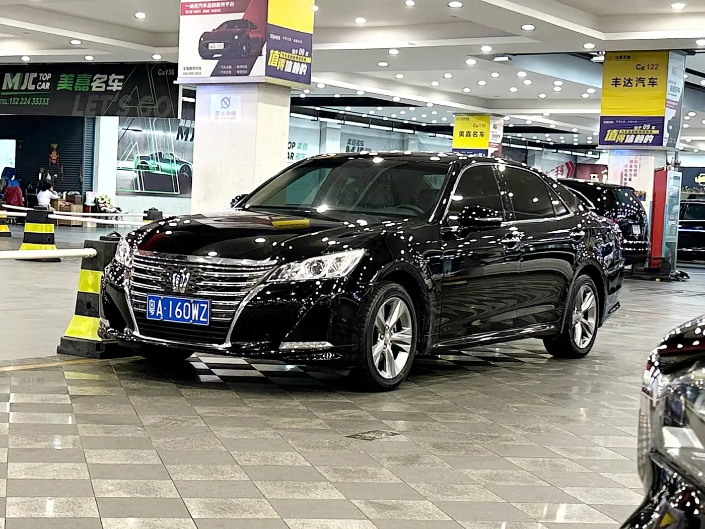 Toyota Crown 2015 — Фото 2/12