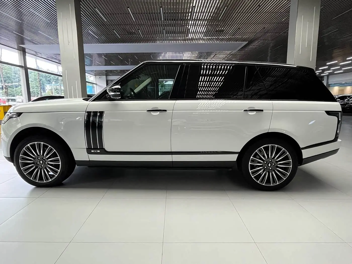 Land Rover Range Rover 2019 — Фото 8/20
