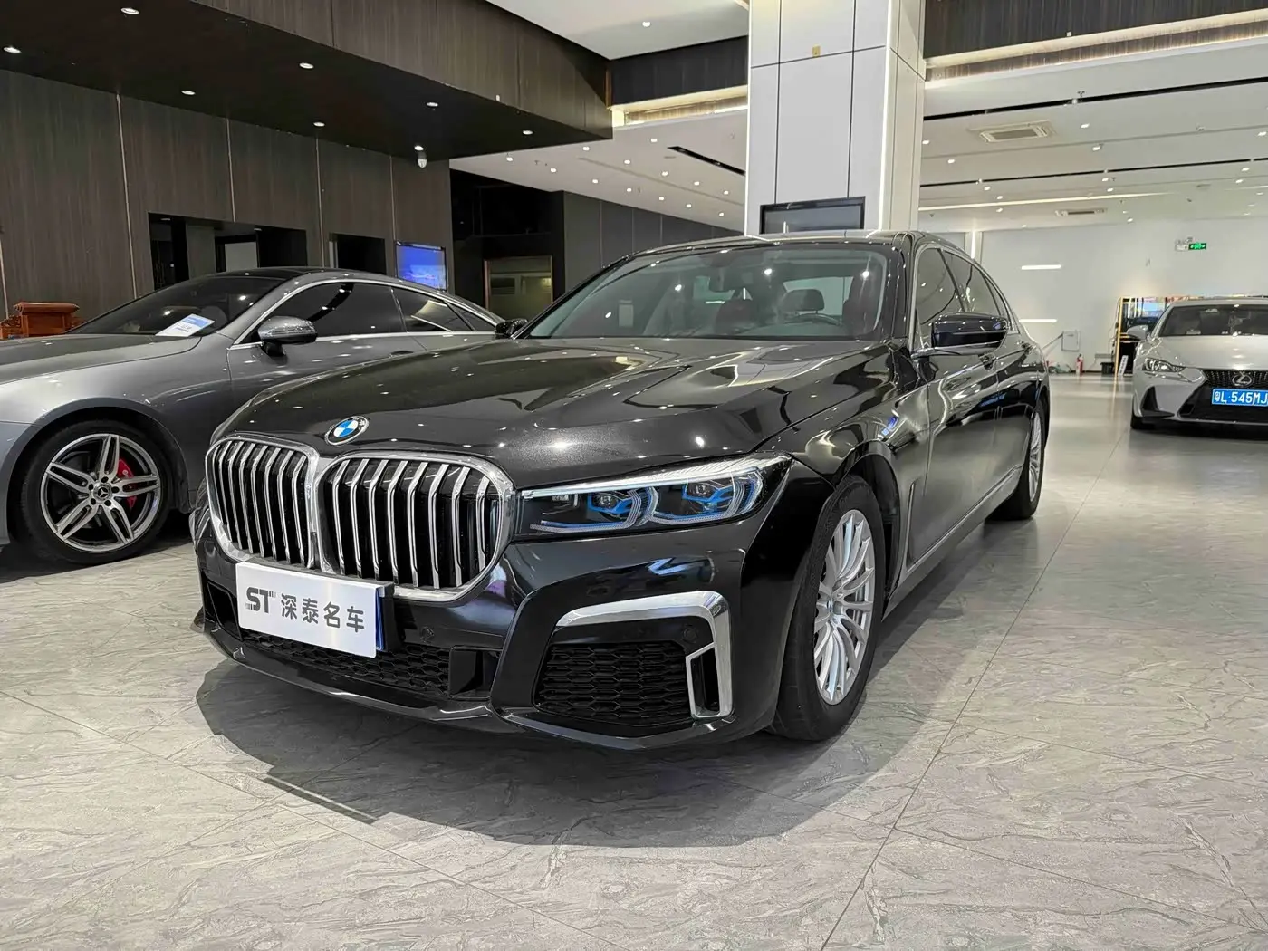 BMW 7 Series 2018 — ფოტო 1/7