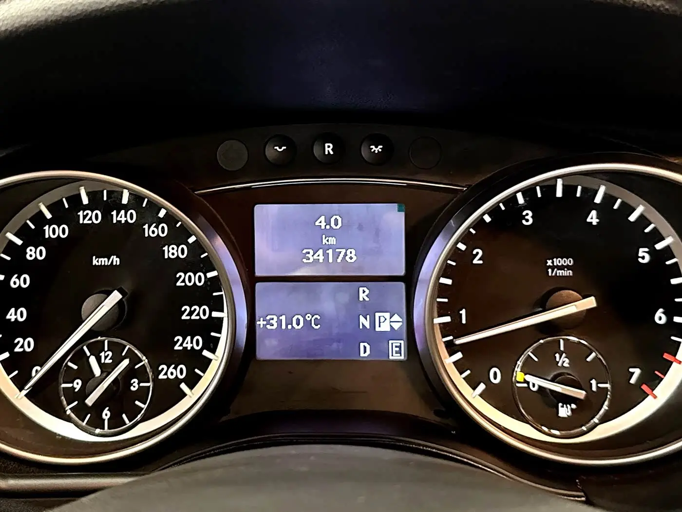 Mercedes-Benz R-Class 2017 — Şəkil 12/13