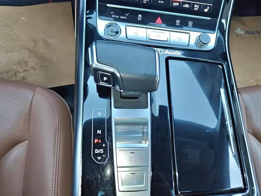 Audi Q7 2021 — Photo 16/16