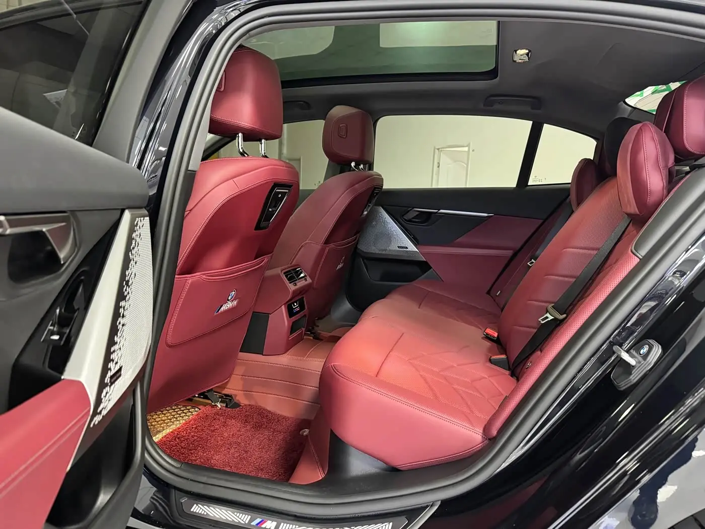 BMW 5 Series 2025 — Photo 6/9