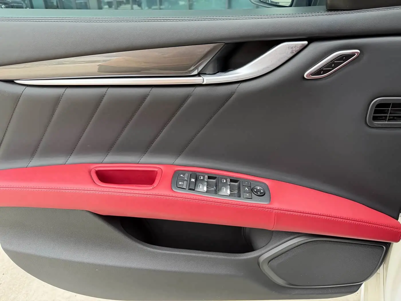 Maserati Ghibli 2022 — Photo 7/18