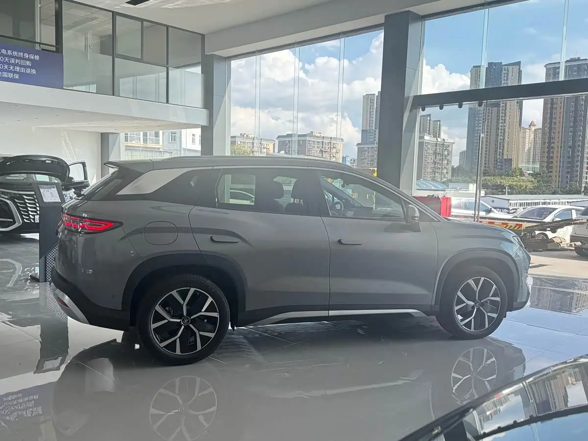BYD Song L DM-i 2026 — Photo 6/12