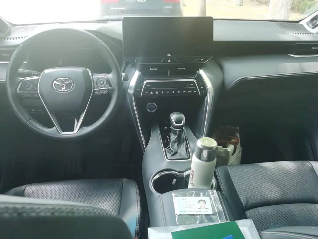 Toyota Venza 2022 — Photo 13/20