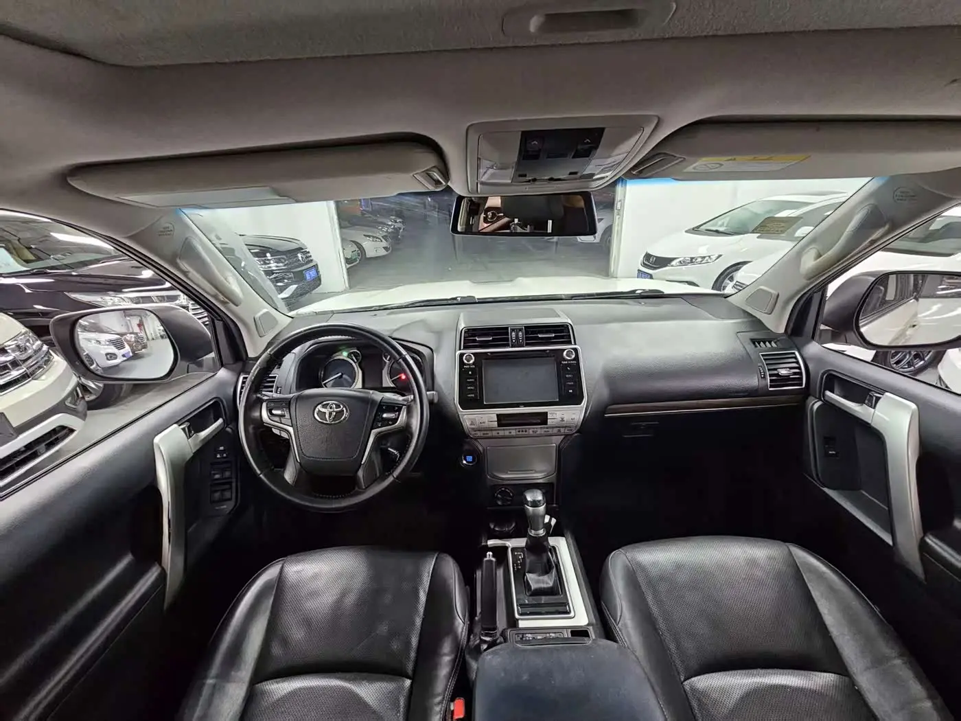 Toyota Prado 2018 — Photo 12/16
