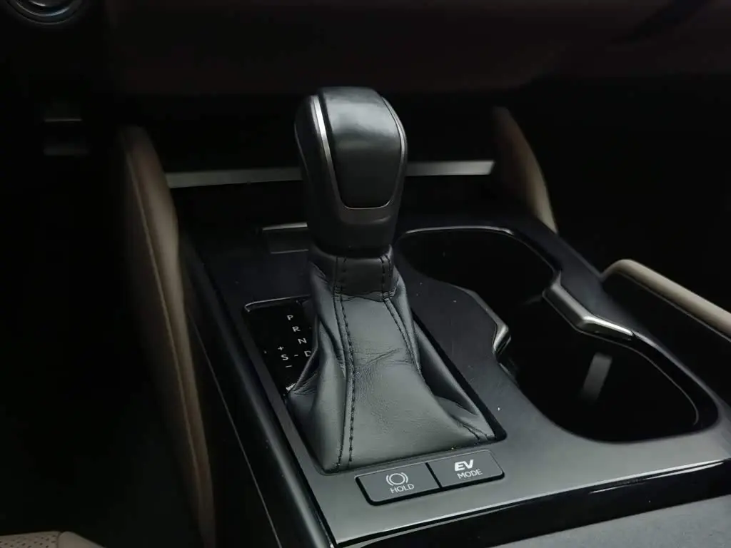Lexus ES 2024 — Photo 13/20