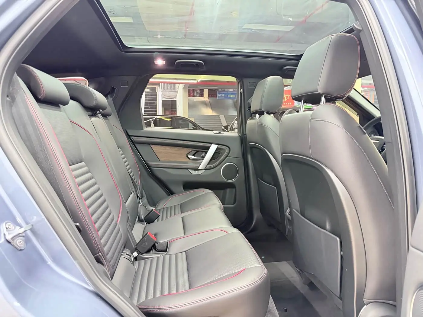 Land Rover Discovery Sport 2022 — Фото 13/20