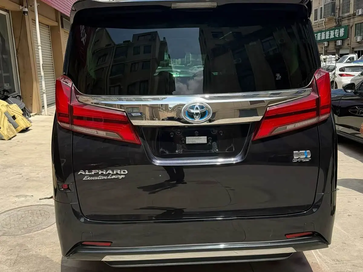 Toyota Alphard 2022 — Photo 9/9