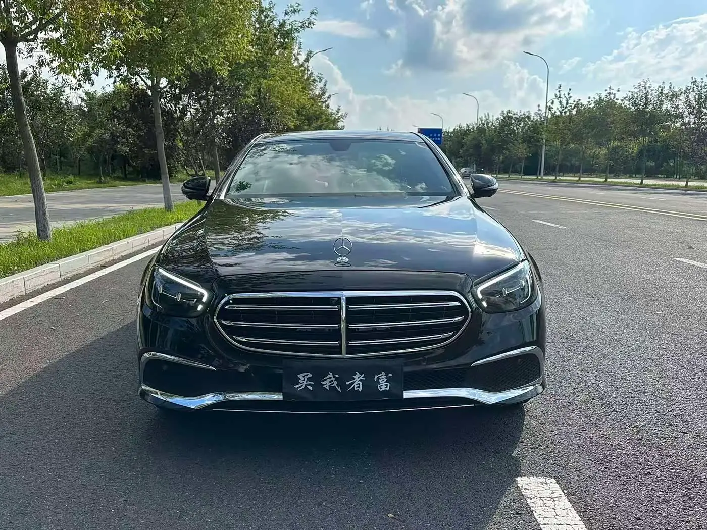 Mercedes-Benz E-Class 2023 — Photo 2/13
