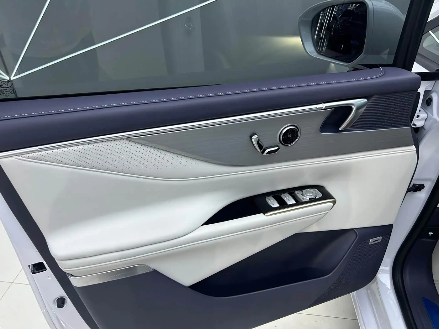 Buick GL8 New Energy 2025 — Photo 7/17