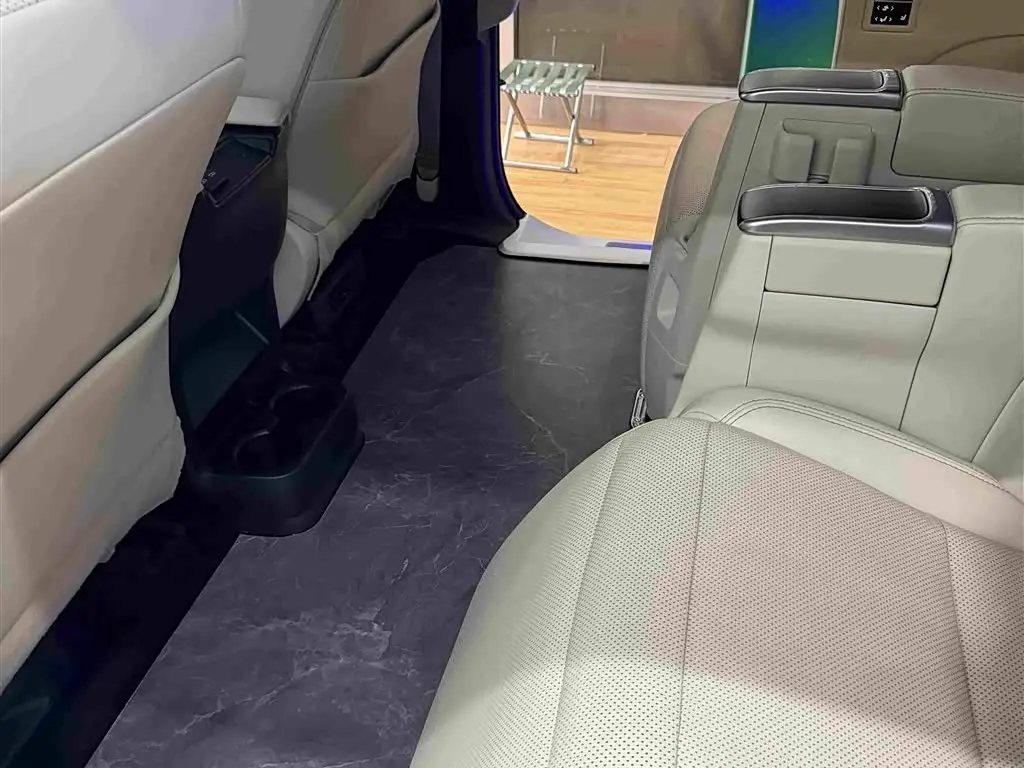 Toyota Granvia 2024 — Şəkil 11/18
