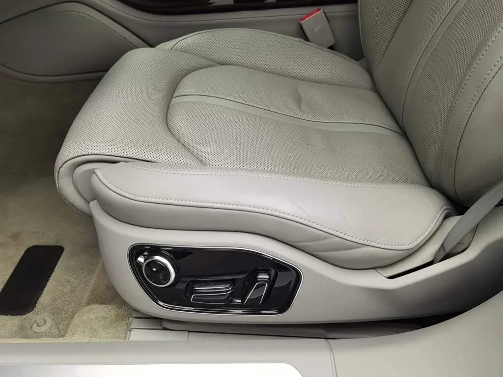 Audi A8 2013 — Photo 20/20