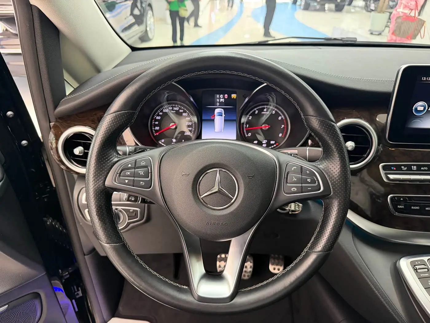 Mercedes-Benz V-Class 2020 — Şəkil 7/20