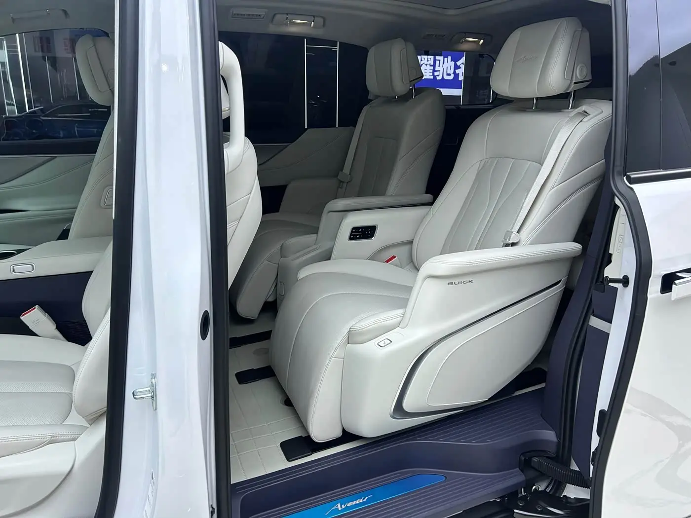 Buick GL8 New Energy 2025 — Photo 10/17